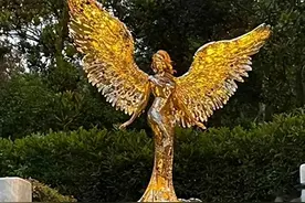 李玟雕像武汉揭幕惹众怒，网友炮轰她算老几？最新回应来了图片