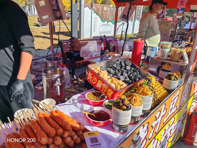 马家湾湿地沸腾了。萧太后博物馆开馆集市演出千年文化盛宴启幕！
