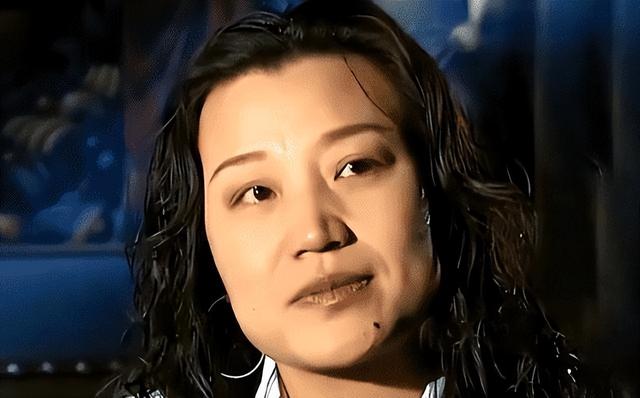 饭喂嘴里都不会吃, 和王为念离婚、艺名被收的小香玉, 终是自讨苦吃