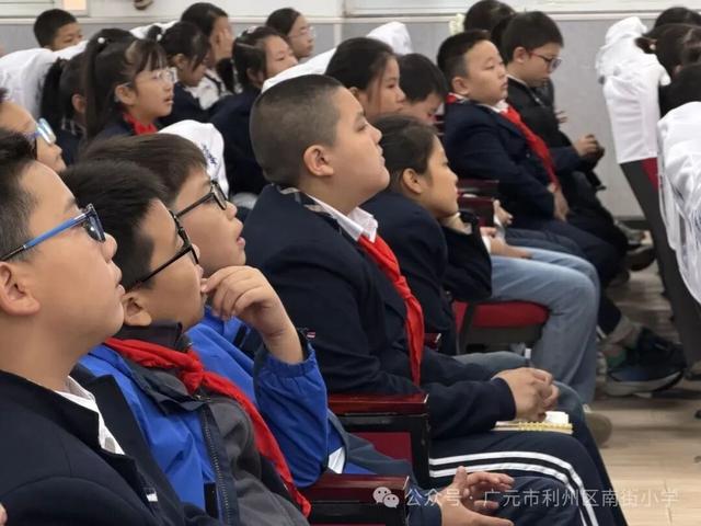 中国科学院老科学家科普演讲团走进利州区南街小学