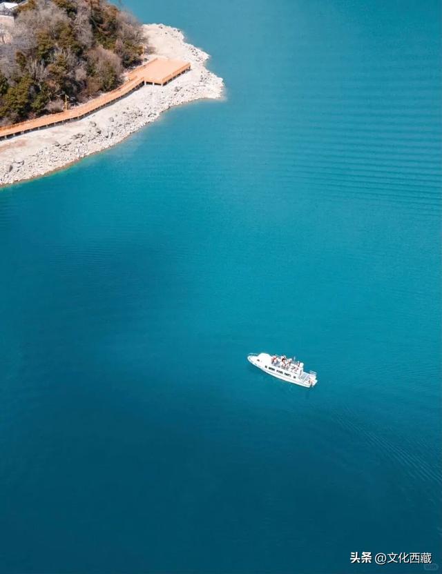 来西藏，一定要选冬天！人间仙境，东方瑞士，我不允许你错过！