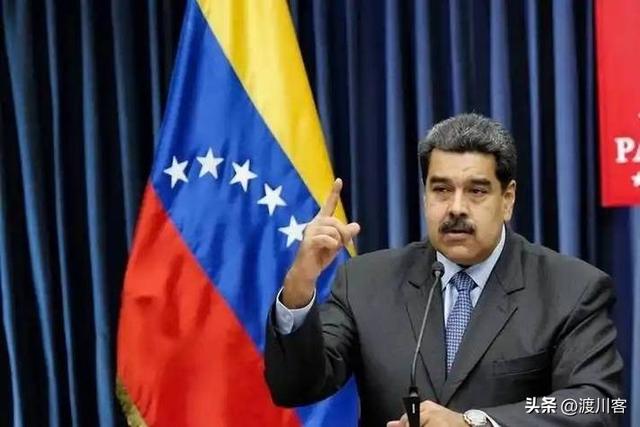 战争一触即发？美军F18硬闯委内瑞拉，扣油轮抢石油，委方不手软