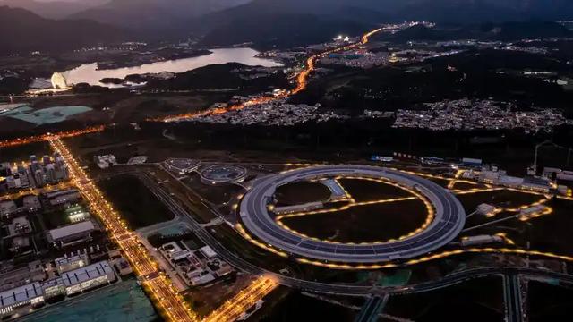 35年从跟跑到领跑！中国造世界最亮“微观放大镜”，国之重器加一
