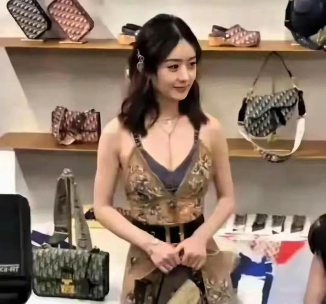 天呐！我第一次看到赵丽颖穿这么性感！皮肤好白 身材简直好到犯规