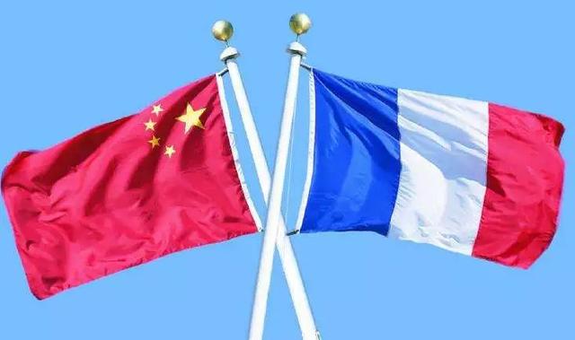 英媒爆料：法航母在南海追逐中国潜艇？结果碰上中国40艘军舰懵了