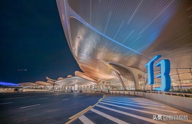白云机场“五跑三楼”启航：链通全球，重塑湾区枢纽新能级