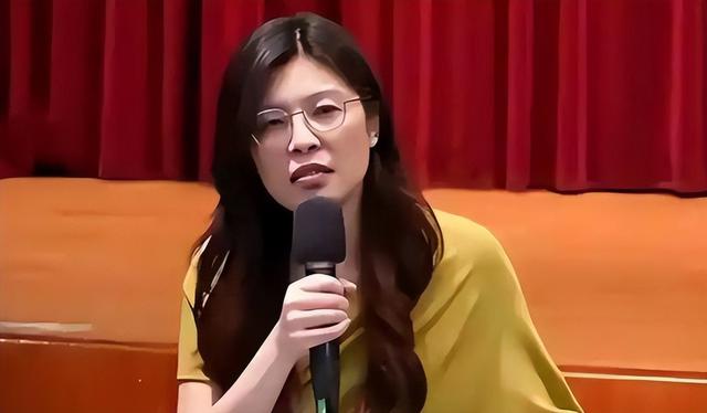 郑丽文不装了？国台办回应武统后，郑丽文表示：绝不放弃武力保台