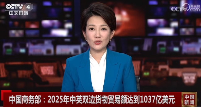 对中国有戒心？斯塔默专机落地神情紧张	，随身携带的设备不简单