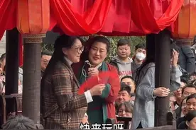 开封王婆火了，评论区网友坐不住了，“干妈，我来了”图片