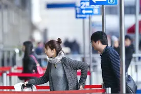 时代抛弃长途大巴的时候，连一个招呼都不打图片