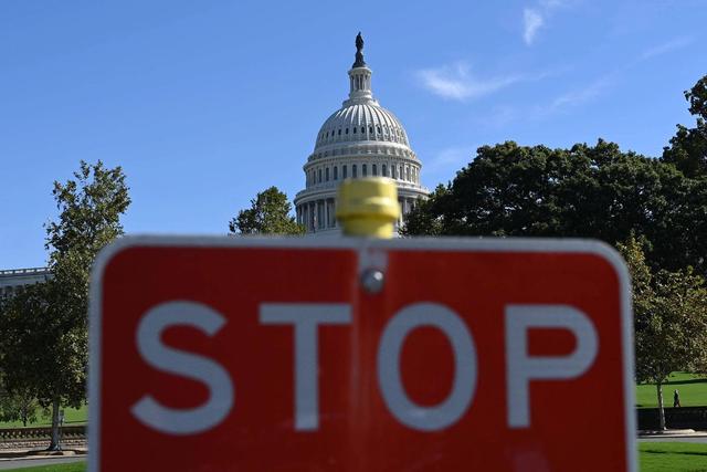 华盛顿停摆一月未解，关键经济数据全面中断，美经济损失达140亿