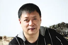 66岁“囚歌之王”迟志强 : 出狱38年后 , 面相发福，儿子撑起他的晚年图片