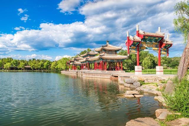 我是烟台人，刚游承德避暑山庄和外八庙，想讲三点感受。