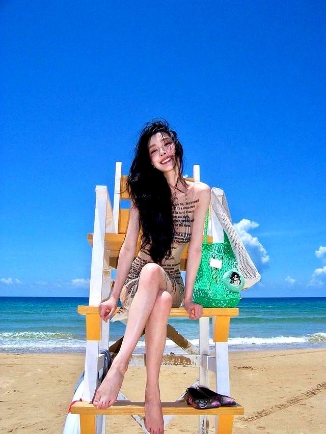 易梦玲，光脚丫写真