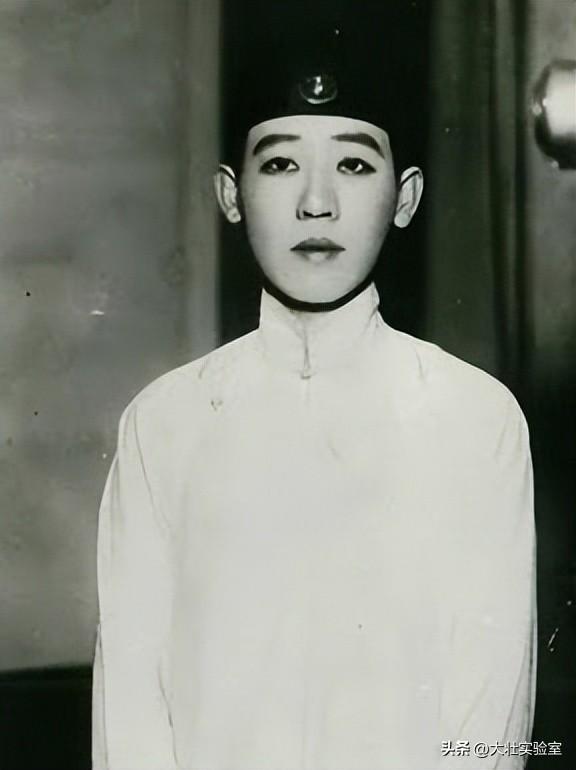 这就是汉奸川岛芳子真实模样，被日本养父玷污，为何甘愿当汉奸?