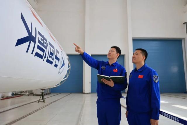 从毕业生到火箭指挥，周永刚“白加黑”拼出32次成功