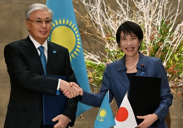 日本天皇亲自出山，对中国的反击正式开始，高市早苗憋出了一妙计