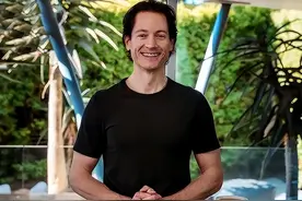 美国科技富豪给自己注射3亿个干细胞，将年龄从 46岁逆转至 18 岁图片