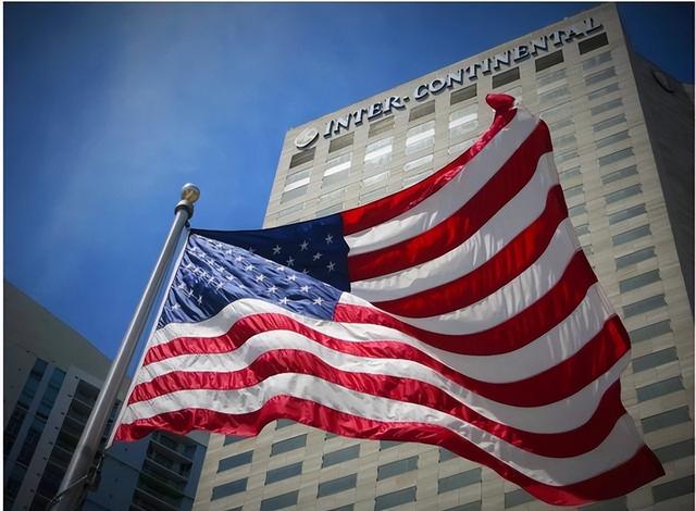 美荷两国同时发声	，对中国独立研发的光刻机技术给予了强烈批评