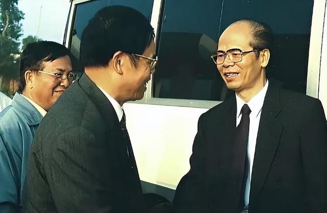 原广东省委第一书记，60岁官至副国级，临终嘱咐：别告诉百岁母亲