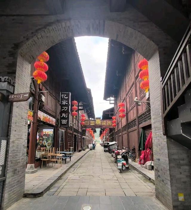 游览汉中市的青木川古镇