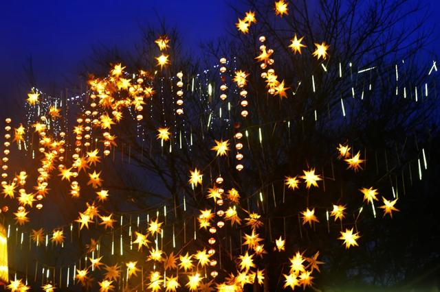 桂林:首届非遗千灯游园,光影艺术璀璨盛宴!