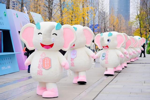 成都的街头，飘来峨眉的雪