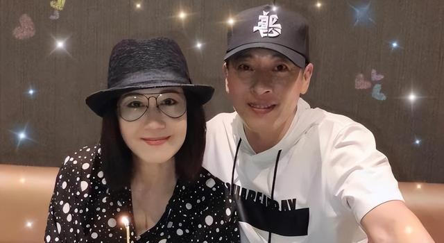夫妻俩为了不变老，坚持31年不吃肉不生子，如今59岁近照不敢认