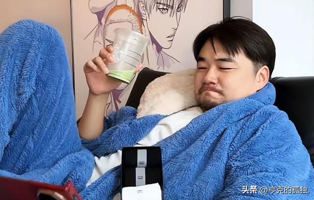 百万年薪网红"赵总"离职，入职10年，员工放炮欢送，老公在家躺平