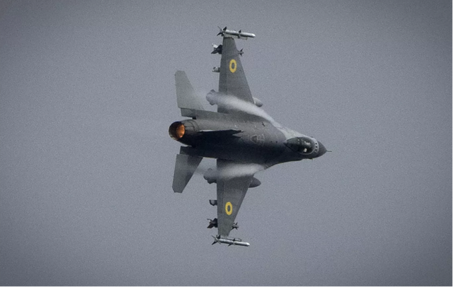 俄旅长亲自指挥	，2枚导弹击落F-16，俄警告后，欧洲谁还敢出兵？