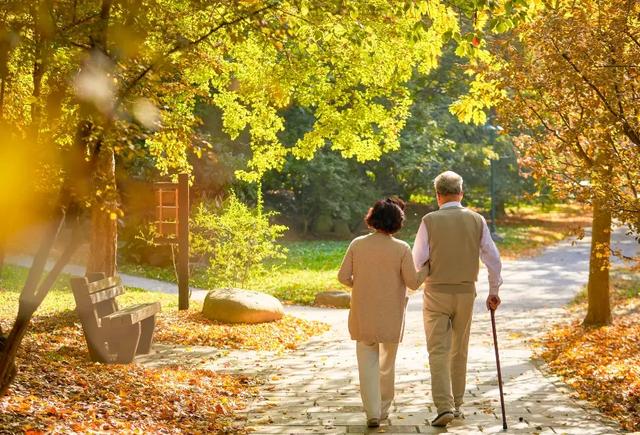 不要日行10000步！医生严肃警告：60岁后，4种运动能不做就不做