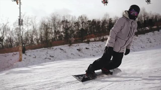 安波温泉滑雪场正式开板!