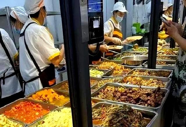 北京下了死命令	，2027年底前，所有中小学必须告别校外配餐