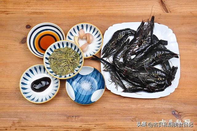 茶香味十足的吮指龙井虾!龙井茶的清香,配上虾的鲜甜,让人迷恋