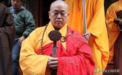 释永信刚被查，令人担心的事就发生了，著名央视主持人受到了牵连