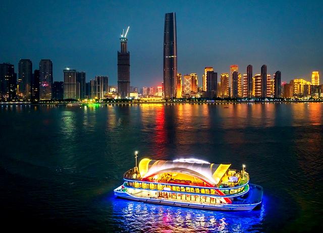 武汉与南京这俩个省会城市，有哪些独特地相同与不同之处呢？