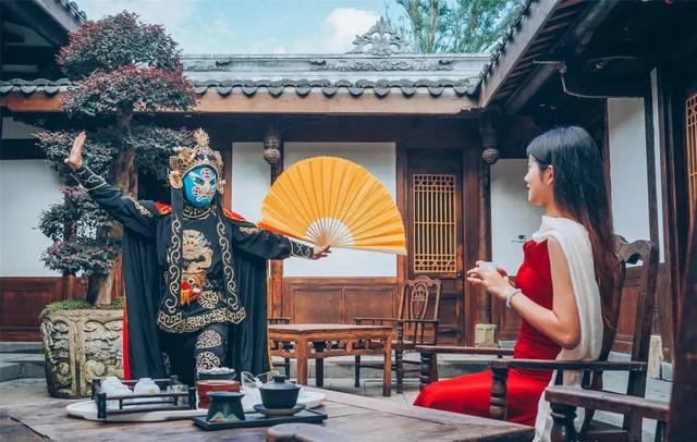 成都6个宁静村落，邂逅彩林、稻田、芦苇、草坪…景美好玩不扎堆