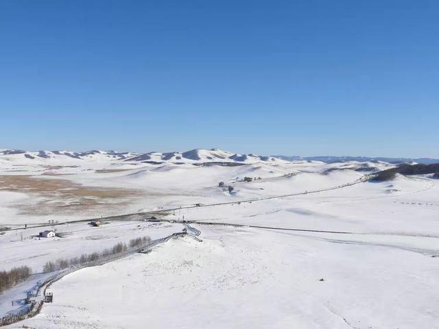 游览乌兰布统影视外景基地