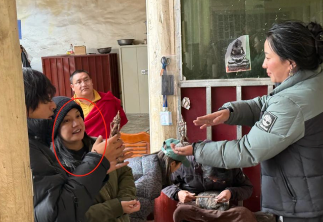 面相变了！49岁赵薇近况曝光，封杀4年 婚也离了	，如今变成了这样