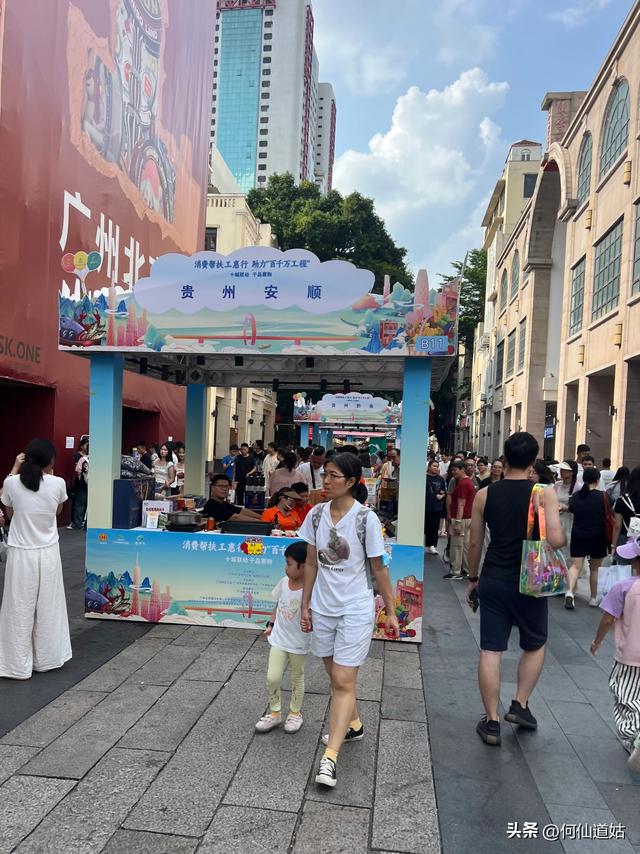 热气未成浪，人流却似江