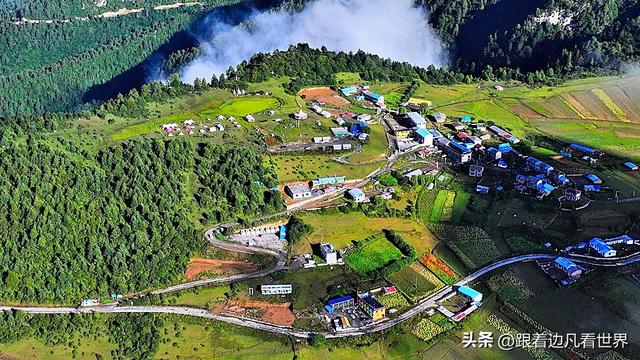 《219西藏南南线》中尼边境：乃夏村 晨雾织彩缎，田园藏仙境