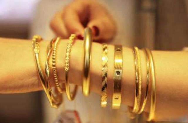 黄金开始征税！金价彻底爆了，政策生效，部分商家火速下架金条