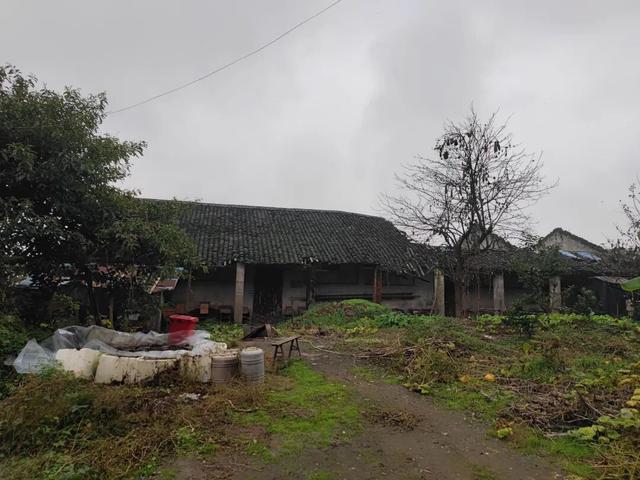 重庆江津山上的一个小山村，至今保留赶场，地名与古代皇帝有关