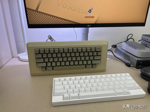 99 刀买到一把 40 年前的苹果键盘，它竟成了我 2025 年的「码字神器」