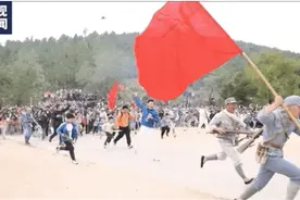 “同志们，冲啊！”跟着团长打县城火了！网友：情绪价值拉满图片