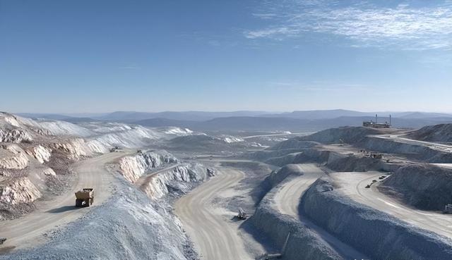 对华合约全部撕毁！中国又一伙伴背后捅刀子，骗走了20亿倒向美国