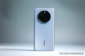 都是旗舰机，荣耀Magic7Pro凭什么比荣耀Magic7贵1400元？图片