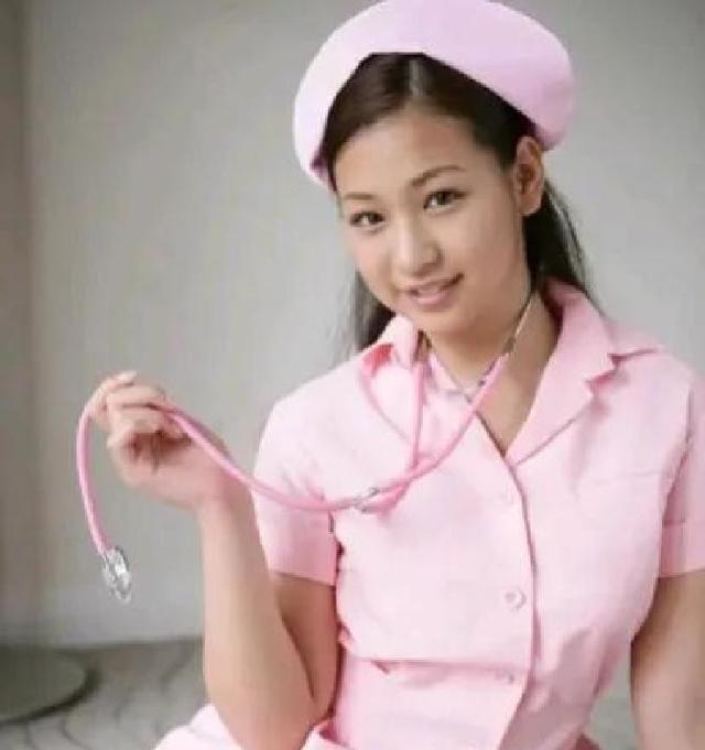 为争27岁美小护，三甲医院两主任打架，一人住进ICU，网友炸锅