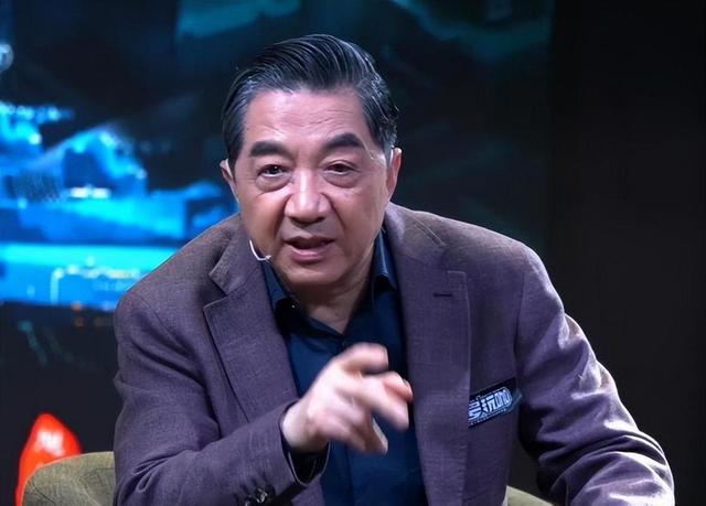 张召忠：美国就算一动不动，中国20年也追不上	，中美差距那么大？