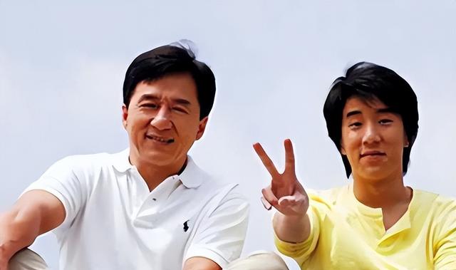 71岁成龙满头白发，儿子不成材，女儿在外流浪